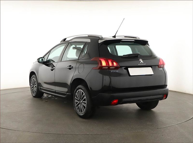 Peugeot 2008 (2017) 1.2 PureTech, Automat - fotka 4 z 16