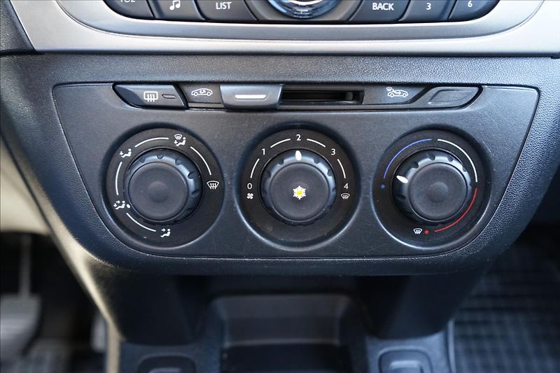 Citroën C-Elysée 1,2 PureTech  Feel - fotka 14 z 22