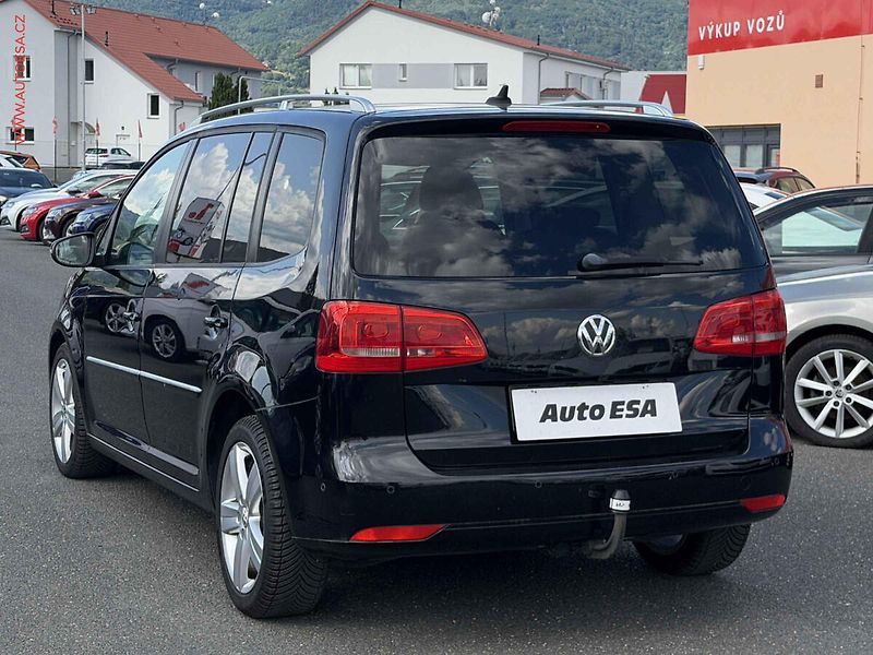 Volkswagen Touran (2010) 2.0 TDi, Highline, DSG, bixen - fotka 6 z 17