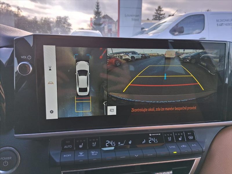 Toyota Camry 2,5 Hybrid 230 e-CVT Executive - fotka 17 z 18