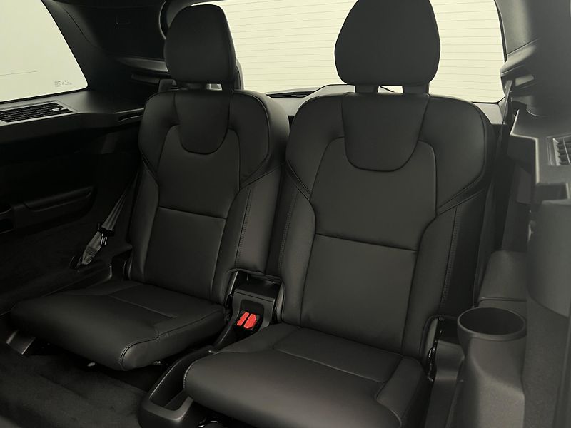 Volvo XC90 (2026) B5 AWD BLACK EDITION PLUS - fotka 6 z 49