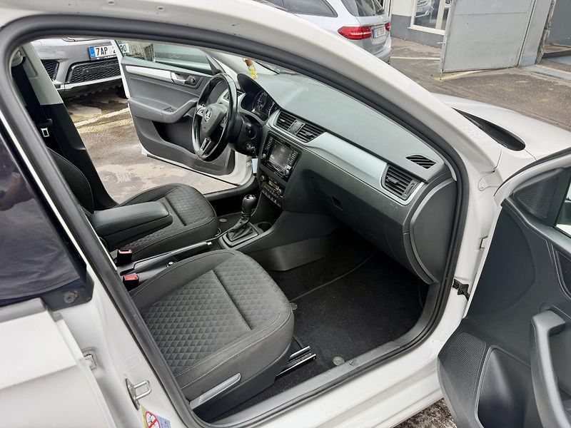 Škoda Rapid (2017) Spaceback 1.4Tdi AUT - fotka 15 z 19