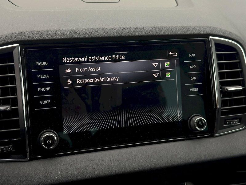 Škoda Karoq (2023) 1.5 TSI 110 kW DSG Style - fotka 23 z 25