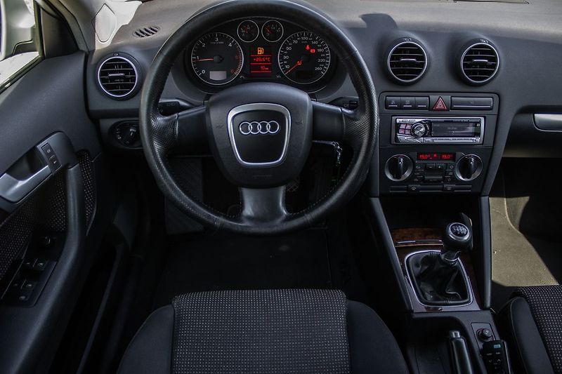Audi A3 MT/5 FWD 77kW - fotka 10 z 17
