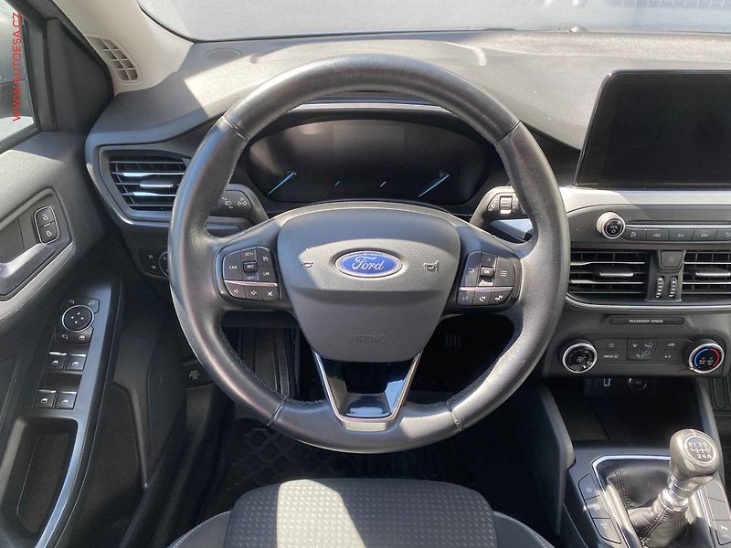 Ford Focus (2018) 1.5 TDCi, AC, navi, park - fotka 11 z 19