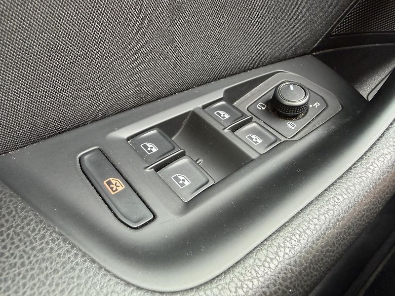 Volkswagen Passat 2.0 TDI MASÁŽ NAVIGACE 2X KOLA - fotka 14 z 40