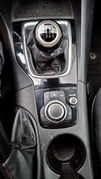 Mazda 3 1.5 74kw krásná 1. majitel - fotka 19 z 30