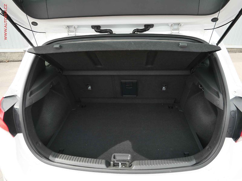 Hyundai i30 (2024) 1.5 DPi, 1.maj,ČR, Family - fotka 7 z 24
