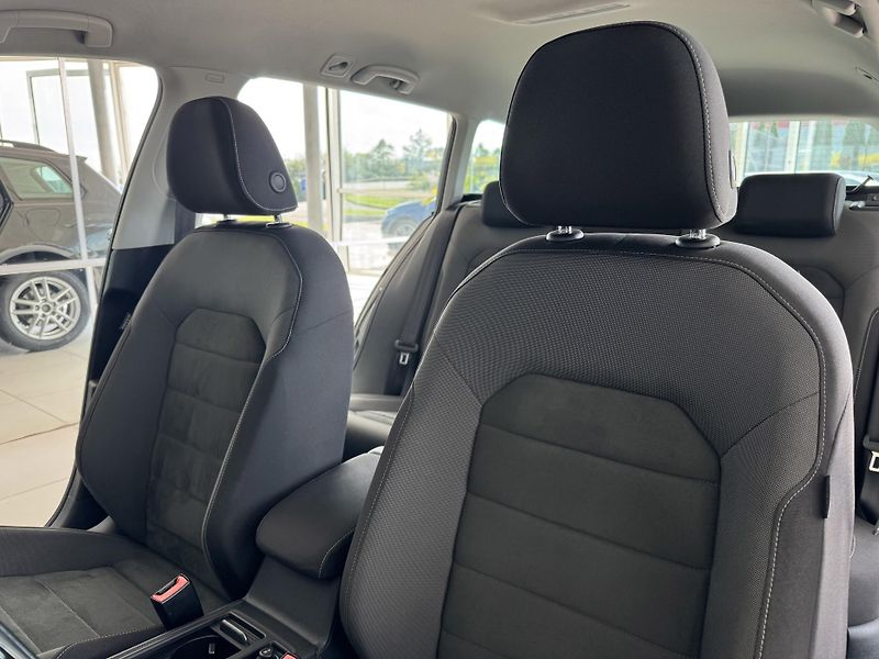 Volkswagen Golf 1,0TSI DSG*81kW*LED*Masáž - fotka 13 z 32