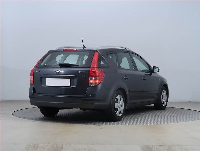 Kia Ceed (2010) EX 1.4 CVVT, ČR,1.maj - fotka 5 z 14