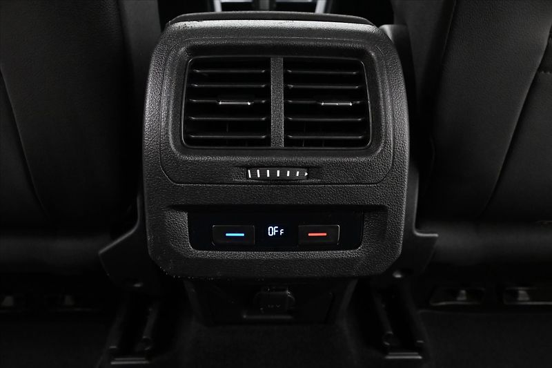 Volkswagen Touran 2,0 TDI 110KW DSG 7míst Záruka - fotka 23 z 34