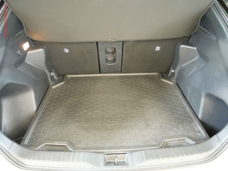 Toyota Yaris Cross (2023) 1.5e-CVT, 1.maj,ČR, AT, LED - fotka 7 z 23