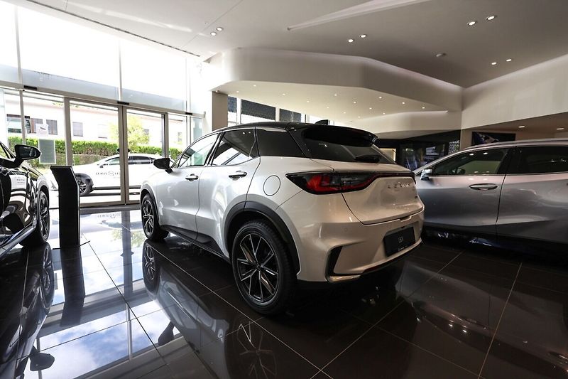 Lexus LBX 1.5L HEV EMOTION TECH - fotka 6 z 13