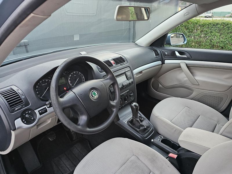 Škoda Octavia 1.6 85kW,KLIMA,TEMPOMAT,2xKOLA - fotka 17 z 37