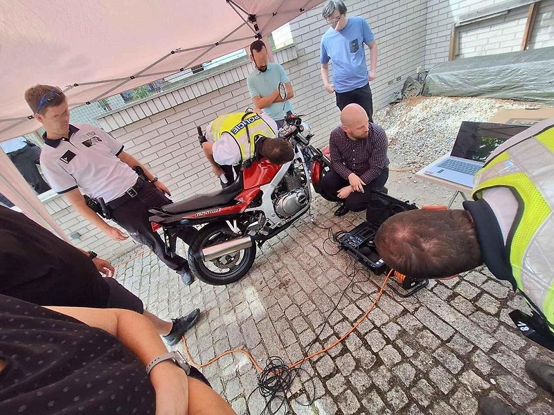 Praha pořídila systém, který umožní při silničních kontrolách změřit hluk stojícího vozidla.
