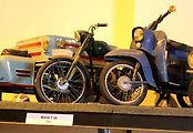 Sekce motocyklů a v ní Manet 90.