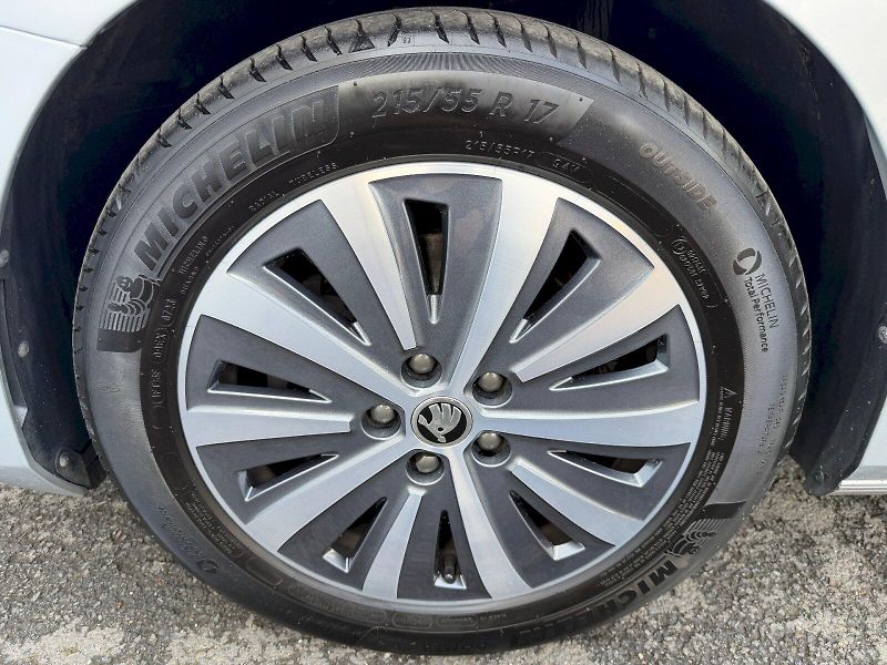 Škoda Superb (2023) 2.0 TDI 110kW Style Matrix Man - fotka 34 z 34
