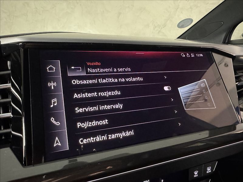 Audi Q4 e-tron 40 150kW S-Line LED Kamera - fotka 34 z 50