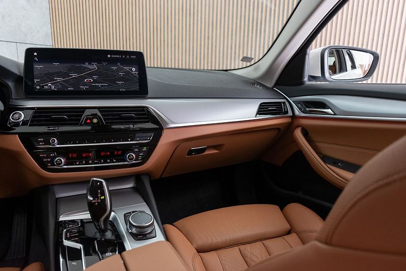 BMW Řada 5 530d xDrive*TAŽNÉ*N.TOPENÍ*ČR - fotka 10 z 48