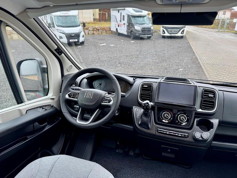 Pilote (2026) V630J Expression - fotka 16 z 37