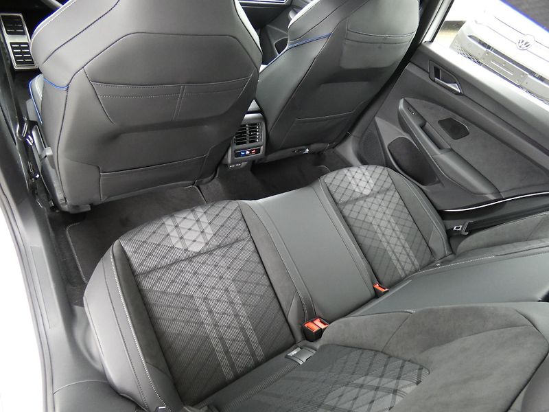 Volkswagen Golf Variant R-Line People 2,0 TDI - fotka 25 z 30