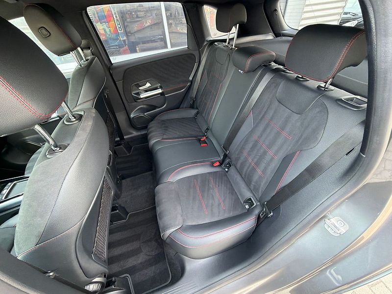 Mercedes-Benz Třídy B B 200d AMG Advanced - fotka 27 z 37