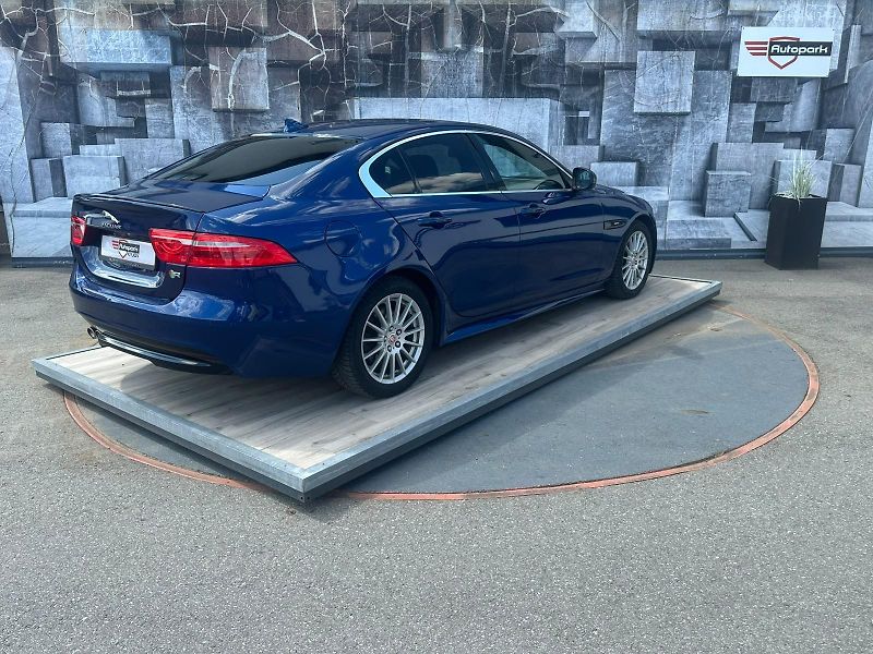 Jaguar XE (2016) 2.0D, 120KW, R SPORT - fotka 6 z 27