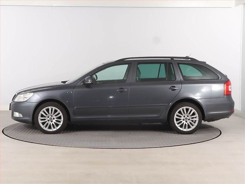 Škoda Octavia (2011) Laurin&Klement 2.0 TDI, Xenony - fotka 3 z 16