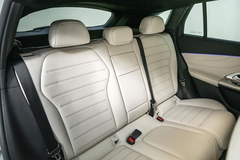 Mercedes-Benz GLC 400 EQ*AMG*Airmatic*Premium+* - fotka 15 z 36