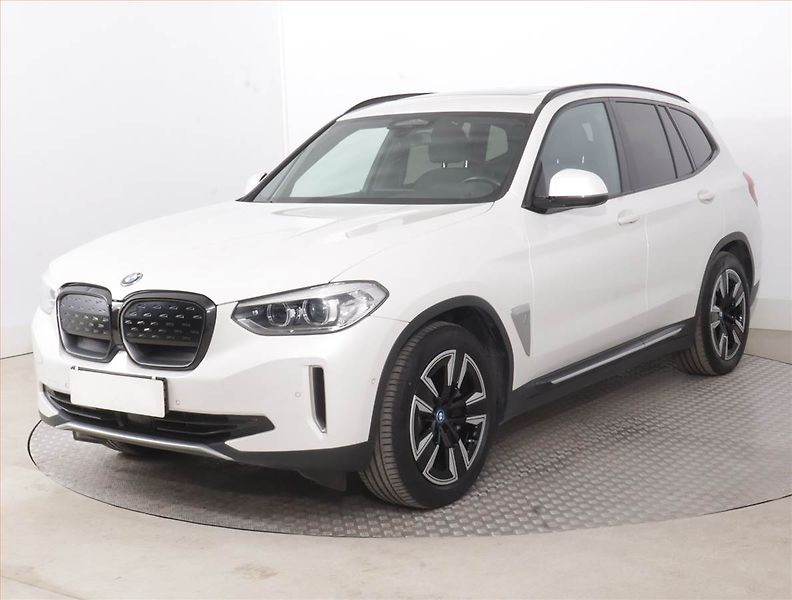 BMW iX3 (2022) 80 kWh, SoH 97% - fotka 2 z 22