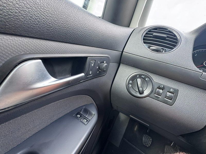 Volkswagen Caddy (2013) EDITION 30 1,6 TDI 75 KW TAŽNÉ - fotka 29 z 50