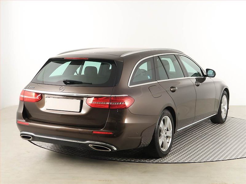 Mercedes-Benz Třídy E (2016) E 200, Automat, Kůže, Navi - fotka 5 z 19