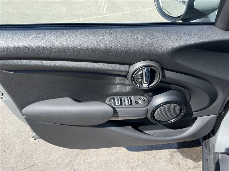 Mini Cooper 1,5 ACC+PDC - fotka 14 z 22