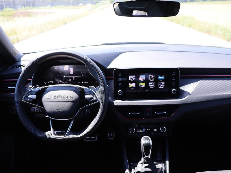 Škoda Kamiq 1,5 TSi Monte Carlo DSG 1maj. - fotka 18 z 30