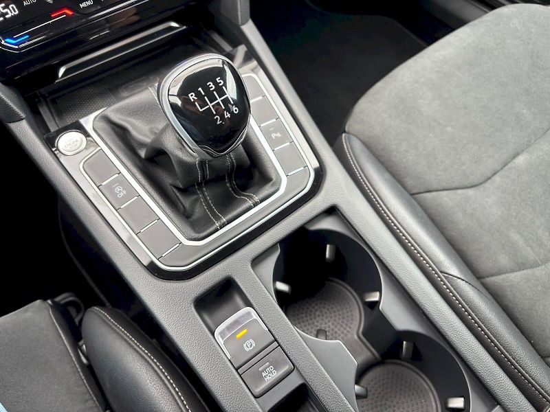 Volkswagen Arteon (2022) 2.0 TDI 110kW R-LINE - fotka 27 z 35