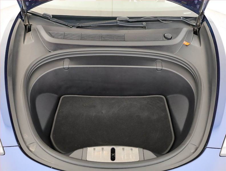 Tesla Model 3 (2019) Long Range 4WD 78kWh, SoH 85% - fotka 19 z 23