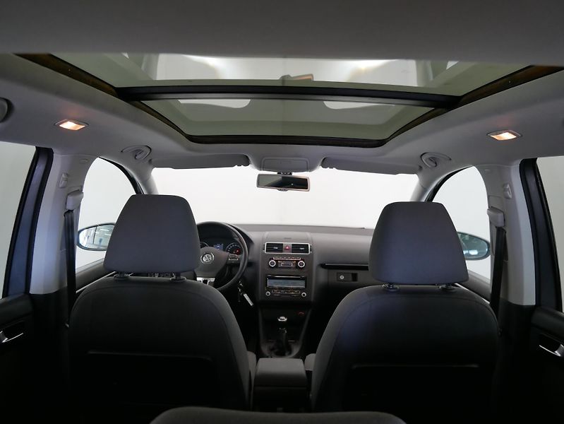 Volkswagen Touran - fotka 24 z 27