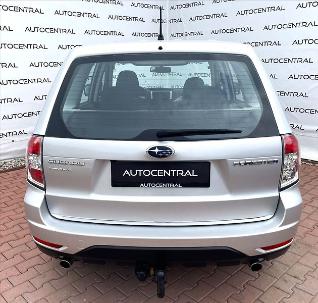 Subaru Forester 2,0 i,110kW,AWD,serv.kn. - fotka 5 z 18