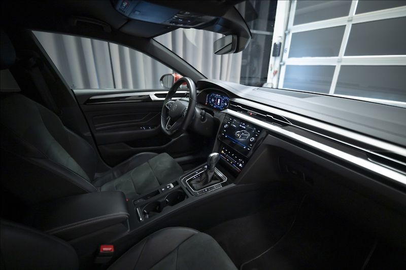 Volkswagen Arteon 2,0 TDI DSG R-LINE 1. MAJ ČR - fotka 12 z 36