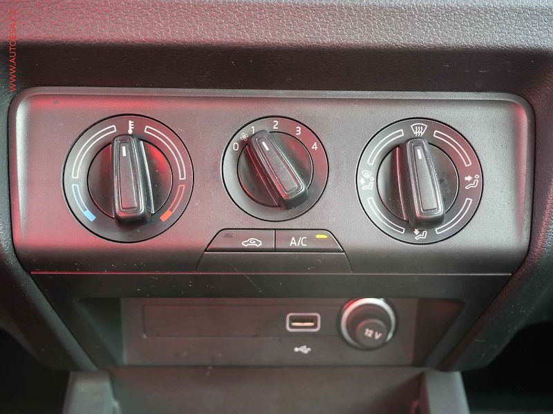 Škoda Fabia (2021) 1.0MPi, 2.maj,ČR, Active, AC - fotka 13 z 16