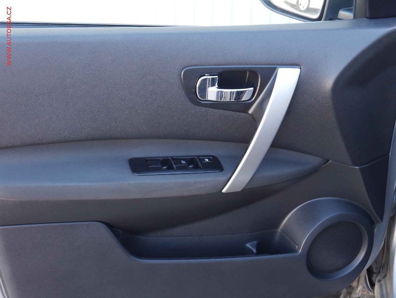 Nissan Qashqai (2012) 2.0dCi, AT - fotka 14 z 15