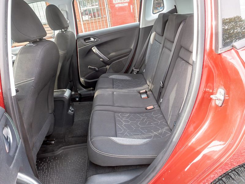 Peugeot 2008 (2017) ČR 1.2T 81KW – 88.359KM - fotka 34 z 41