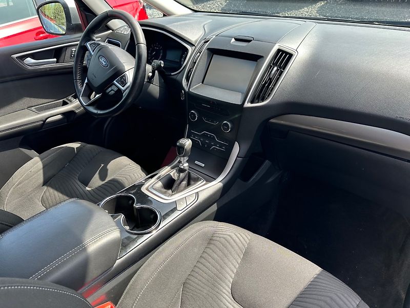 Ford S-MAX (2016) 2.0TDCi NAVI,GARANCE KM - fotka 9 z 17