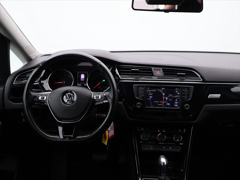 Volkswagen Touran 2,0 TDI 110kW DSG Highline 7M - fotka 27 z 35