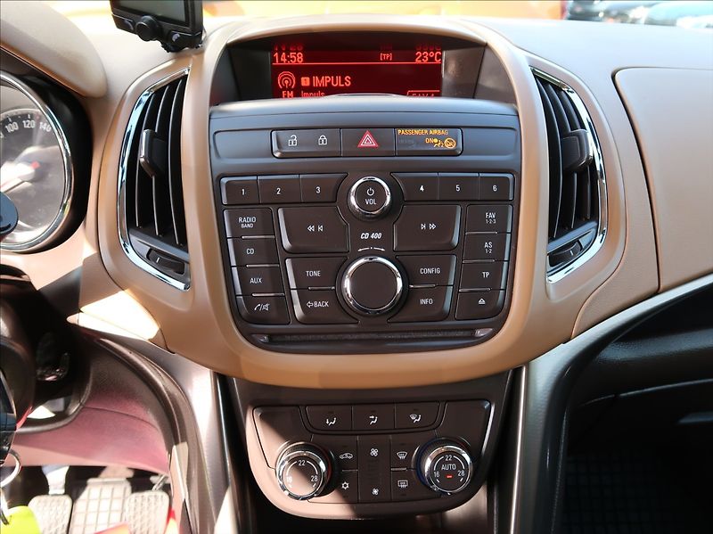 Opel Zafira 2,0 TDCi,96kW,NovéČR,tempomat - fotka 14 z 23