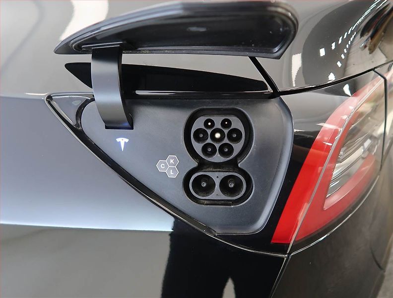 Tesla Model Y (2023) Long Range AWD 79kWh, SoH 95% - fotka 32 z 33