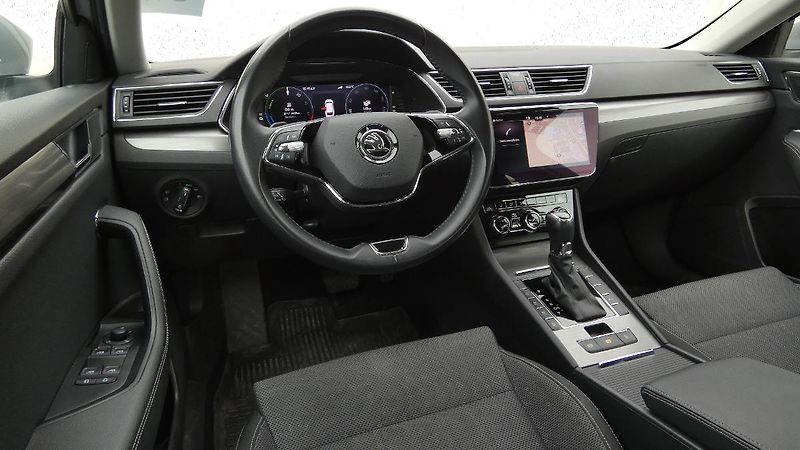 Škoda Superb 1.4 TSI iV Ambition DSG - fotka 5 z 26