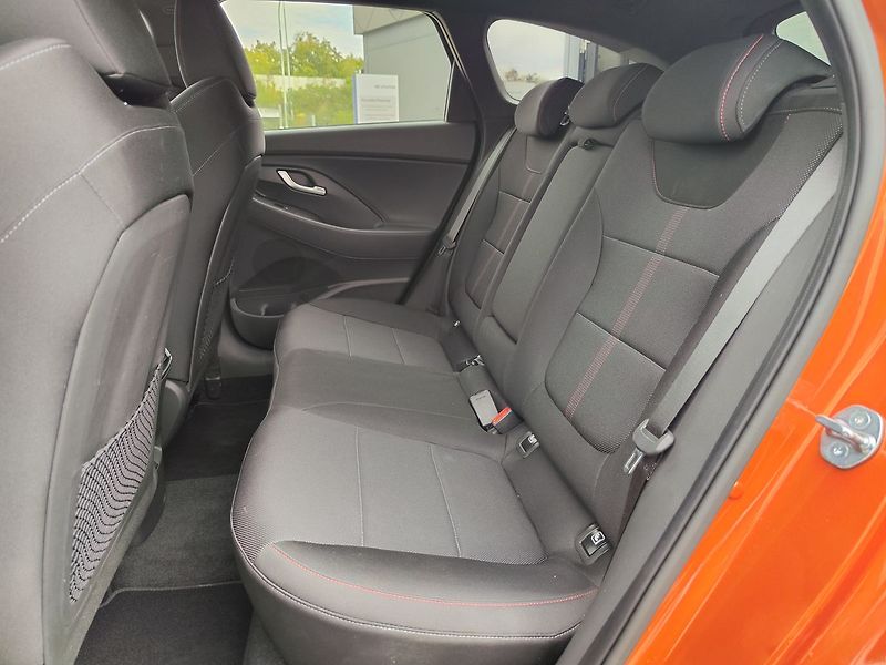 Hyundai i30 1.5 T-GDI/103kW N-Line DCT - fotka 13 z 35
