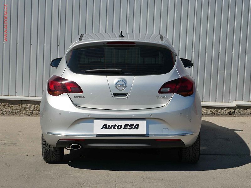 Opel Astra (2013) 1.4 T, ČR, AC, xenon, navi - fotka 5 z 23