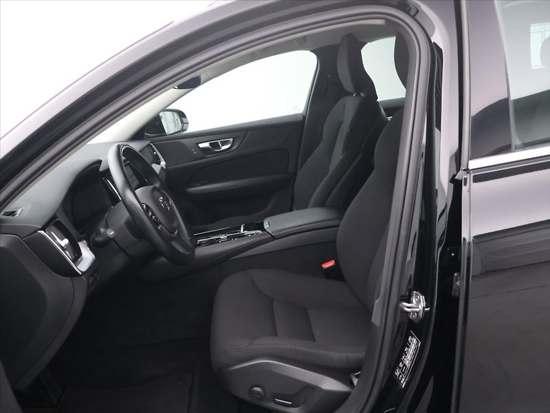 Volvo V60 2,0 T6 186kW 4x4 MomentumPro - fotka 10 z 28